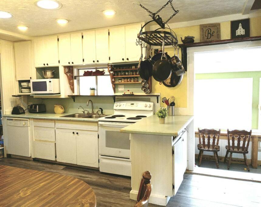 The Goulding Cottage And Farm - 4 Beds, 3 Baths Henrieville Экстерьер фото