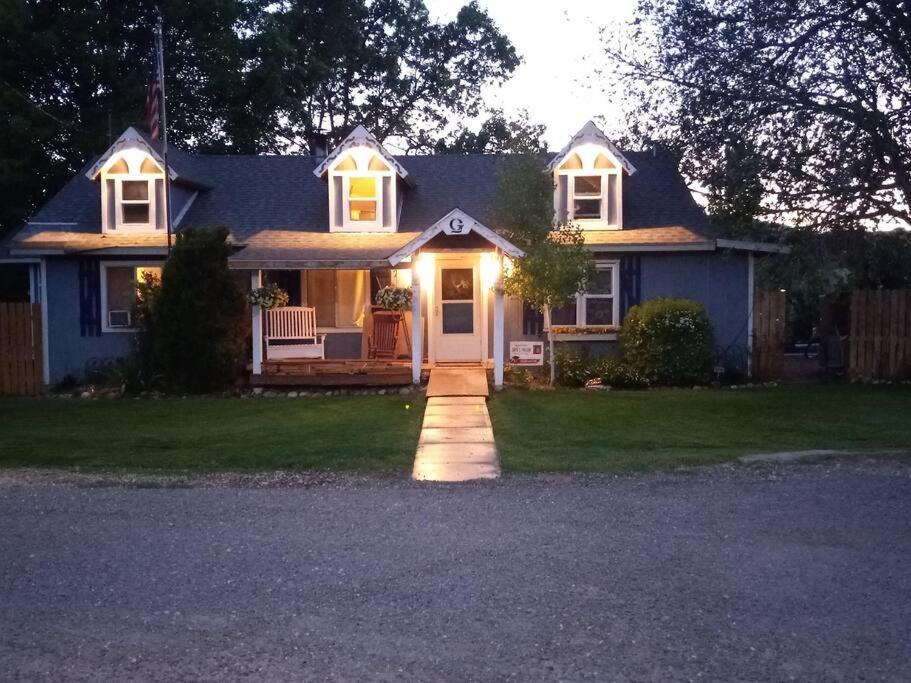 The Goulding Cottage And Farm - 4 Beds, 3 Baths Henrieville Экстерьер фото